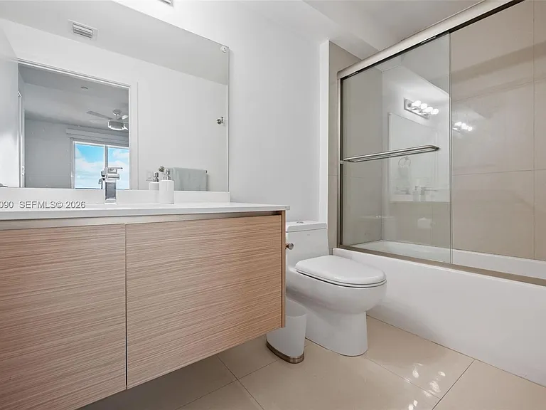 600 NE 27th St #1402 — Photo 24