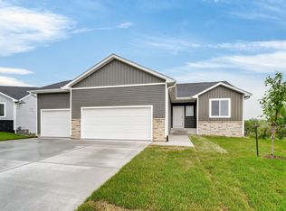 2830 Prairieside Pl, Norwalk, IA 50211