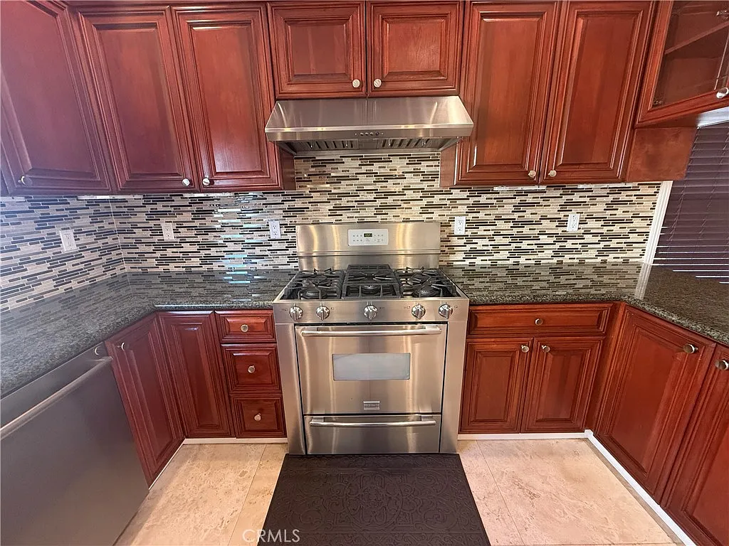 3 bed, 1760 sqft, $4,295 — Photo 4