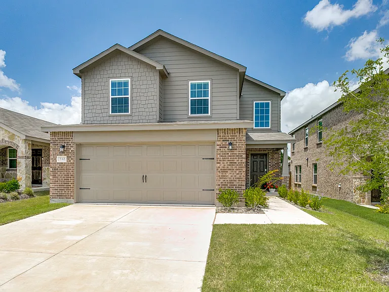 242 Lake Erie Dr — Photo 1