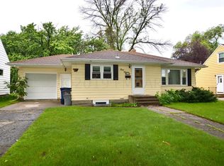 913 15th St N, Moorhead, MN 56560