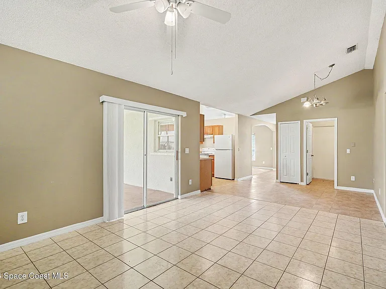 1154 Ida Way — Photo 4