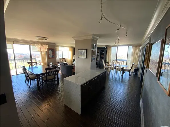 269 Grand Central Pkwy #15V, Floral Park, NY 11005