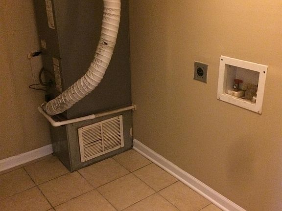 5th image of 928 Villa Dr APT 5