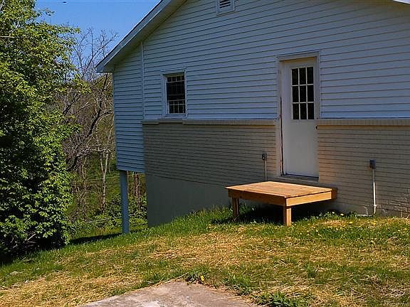 4th image of 124 Bradford Dr