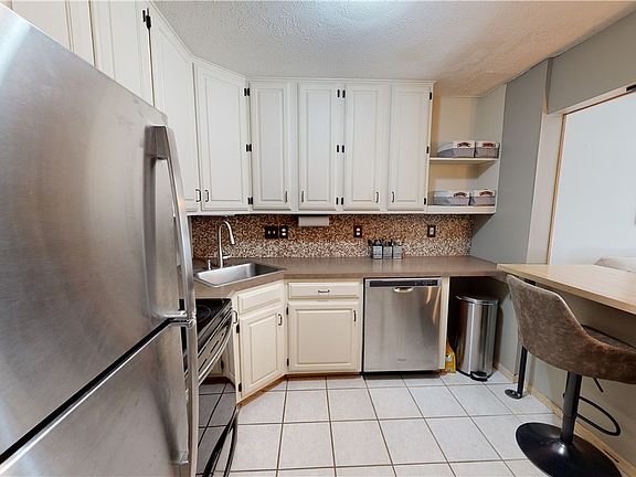 3rd image of 1193 Pinecrest Pl #1-E