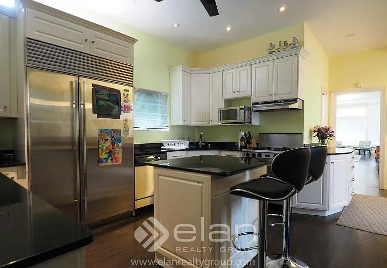 1851 W Larchmont Ave — Photo 10
