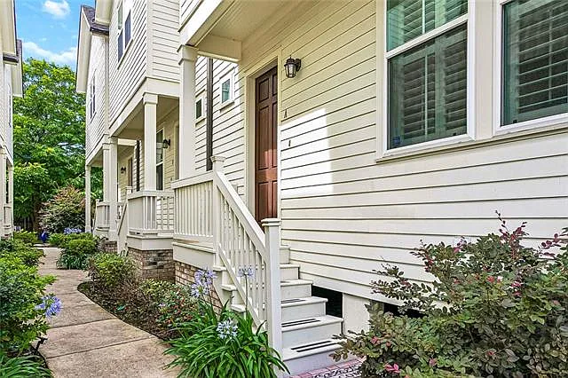 2 bed, 2.5 bath, 1131 sqft, $2,800 — Photo 2