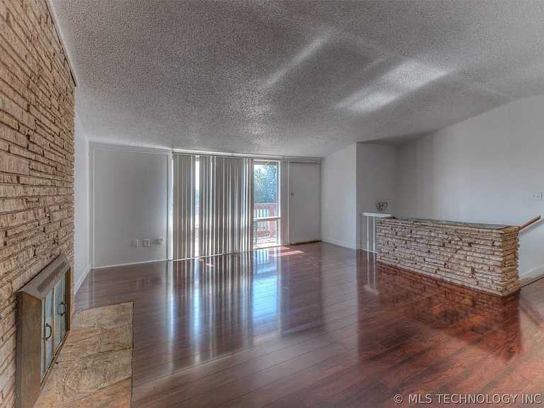 2234 N Main St — Photo 10