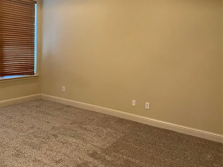 2222 Kirby St — Photo 15