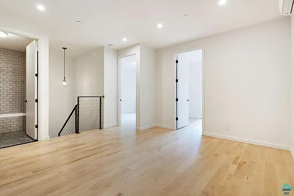 Rented by EXR | media 54