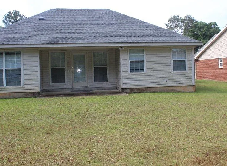 1012 Baywood Rd — Photo 2