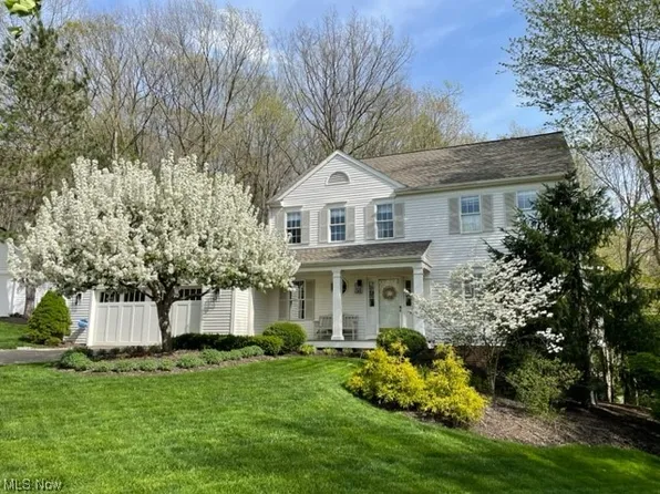 35 Tartan Ct, Chagrin Falls, OH 44022