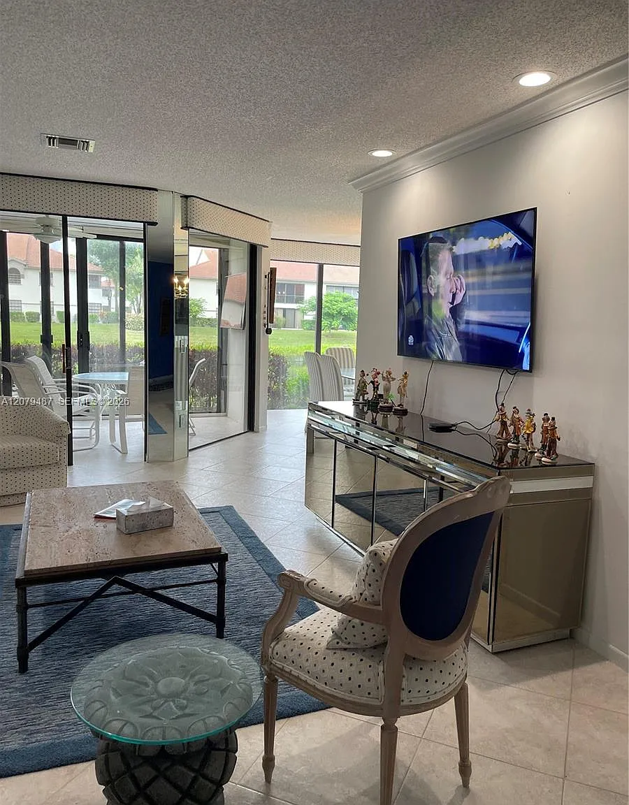Bellavista Village Condo — Photo 3