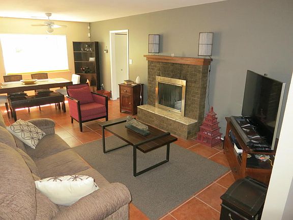 3rd image of 502 Wellesley Dr SE