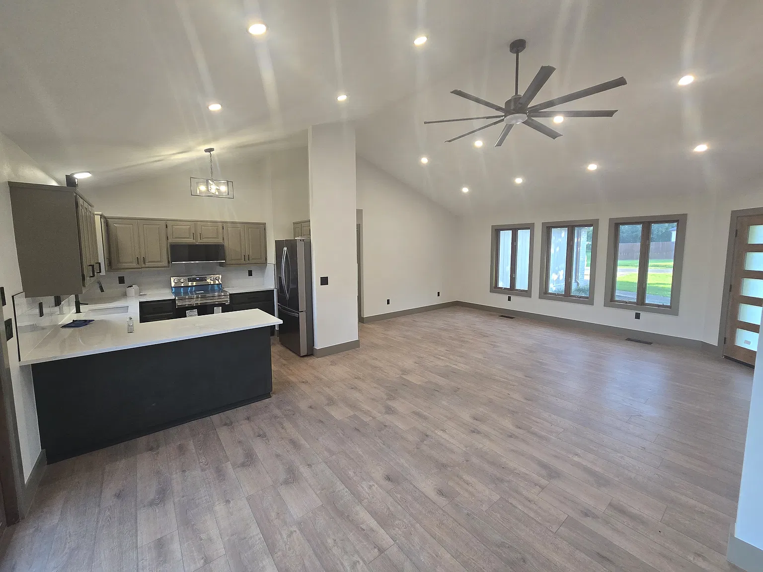 3 bed, 1403 sqft, $1,875 — Photo 4