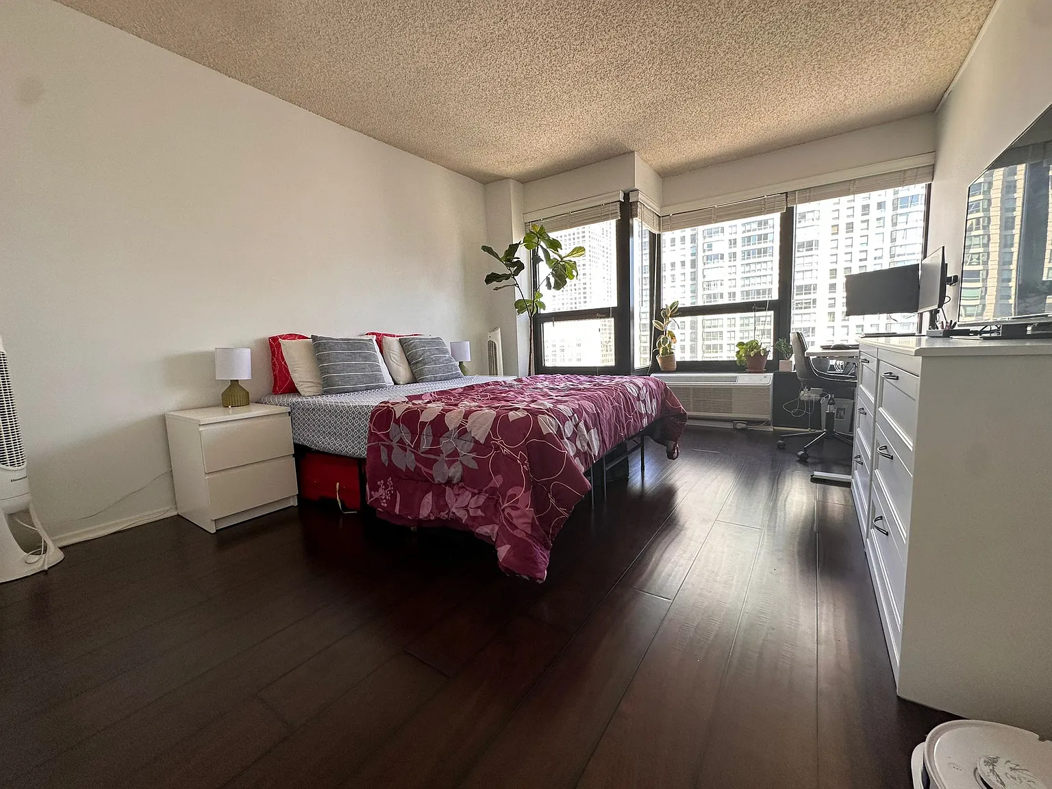 30 E Huron St — Photo 2
