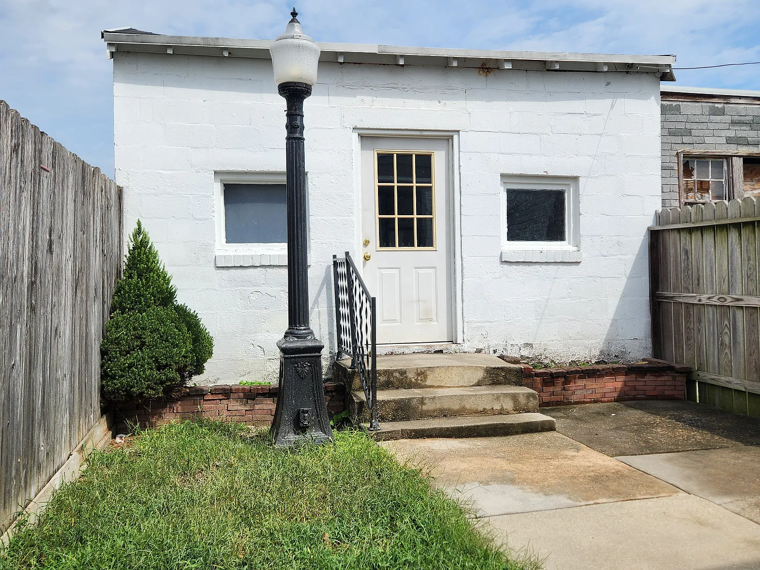 5 bed, 1.5 bath, 2180 sqft, $1,895 — Photo 3