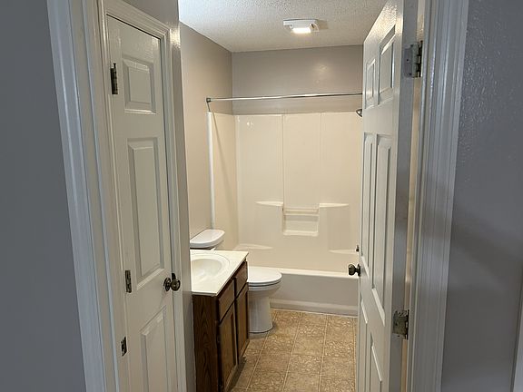 4th image of 103 Vixen Cir APT J
