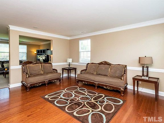 3rd image of 620 Ashburn Ln