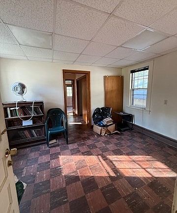 5th image of 48 Forest St