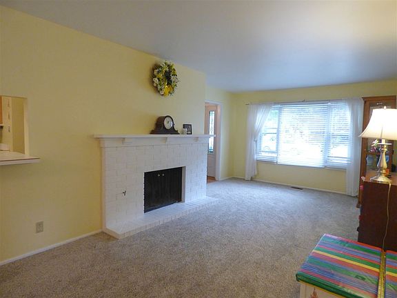 3rd image of 4901 Selkirk Dr