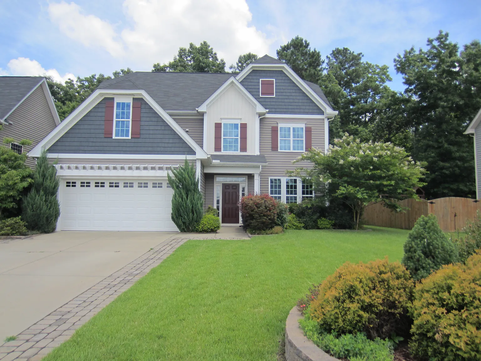 4 bed, 3200 sqft, $2,700 — Photo 2