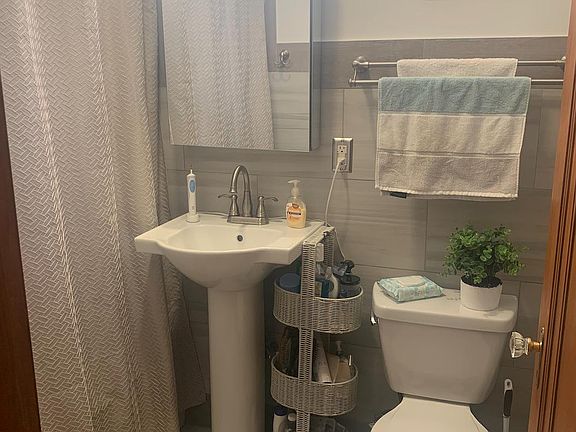 5th image of 5540 N Kimball Ave #3E