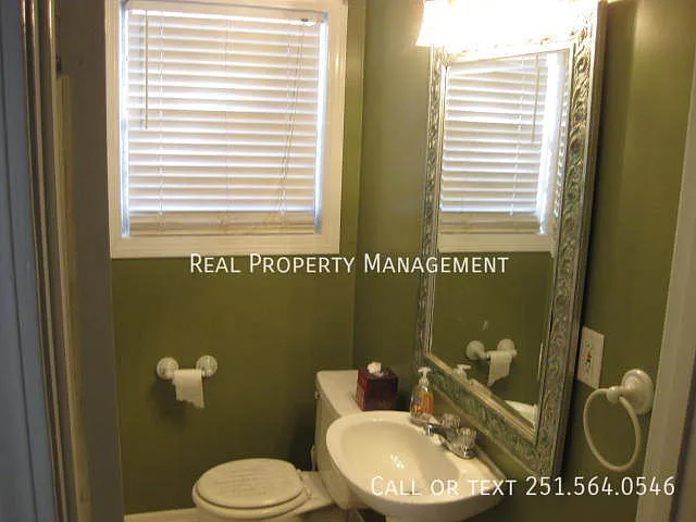 5105 Pineview Ln S — Photo 6