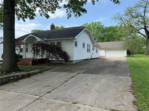 3rd image of 210 S Scott Ave