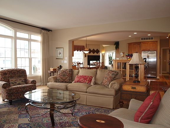 Great room to kitchen 