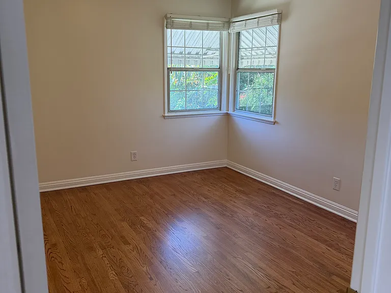 1648 Talmadge St — Photo 7