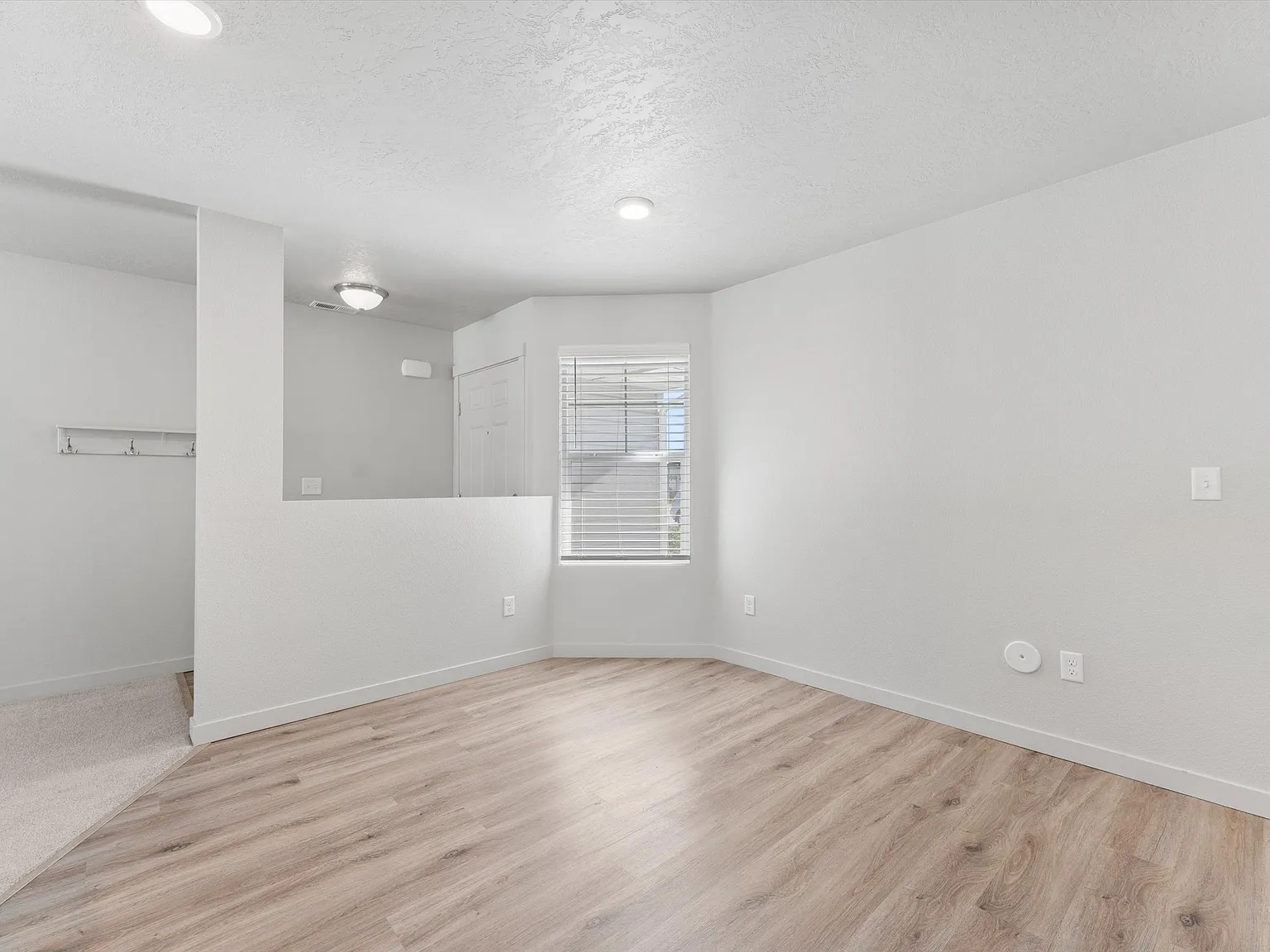 3 bed, 1216 sqft, $2,300 — Photo 4