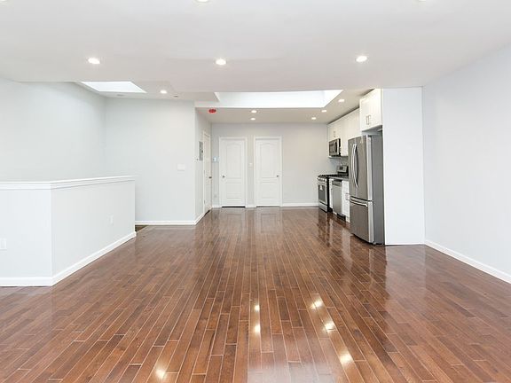 5th image of 648 E 84th St