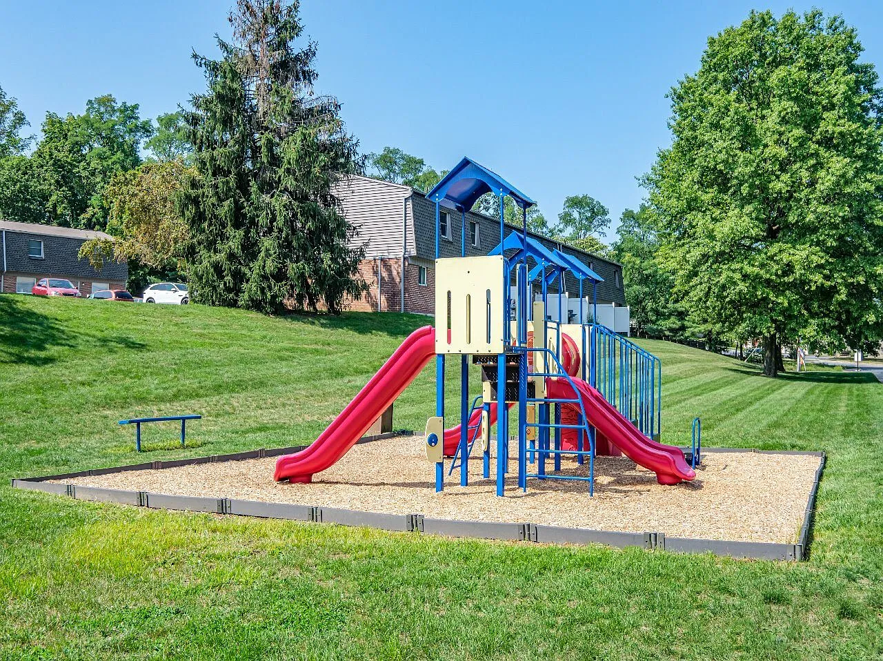 Colonial Glen — Photo 3