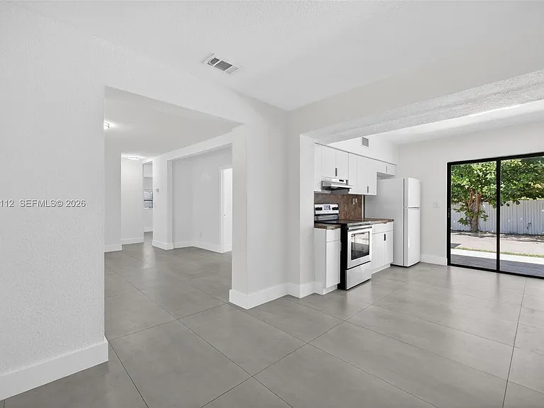 17150 NE 18th Ave — Photo 12