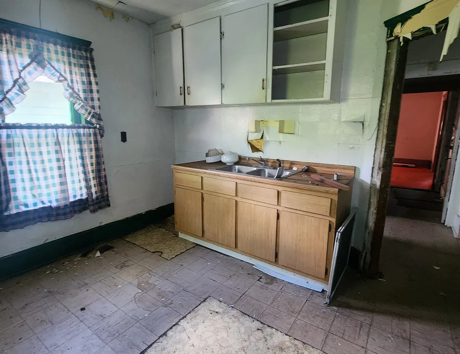 4 bed, 1824 sqft, $935 — Photo 2