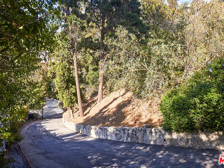 2200 Outpost Dr — Photo 15