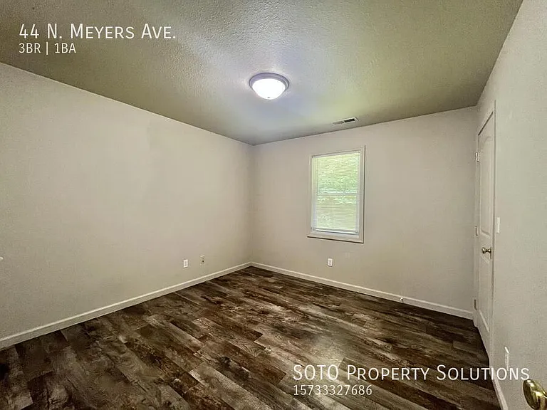 44 N Meyers Ave — Photo 18