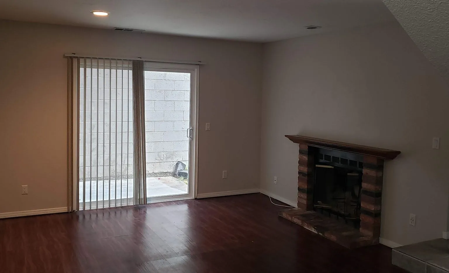 3 Bed 2 Bath Townhouse in Lakeside — Photo 4