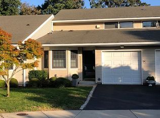 11 Mechanic Ct, Huntington, NY 11743