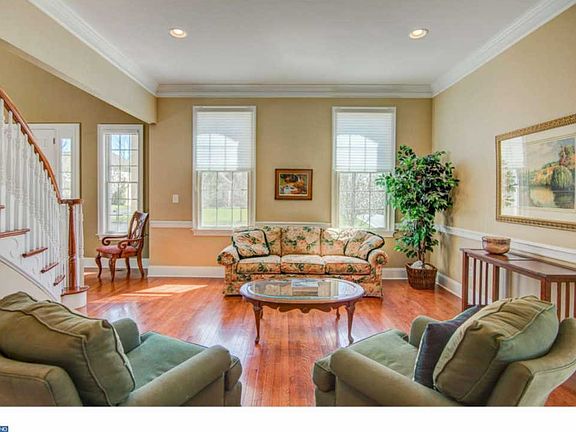 4th image of 44 Goldfinch Cir