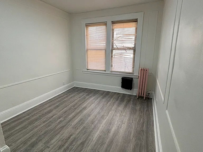 413-415 Lyons Ave #1 — Photo 7