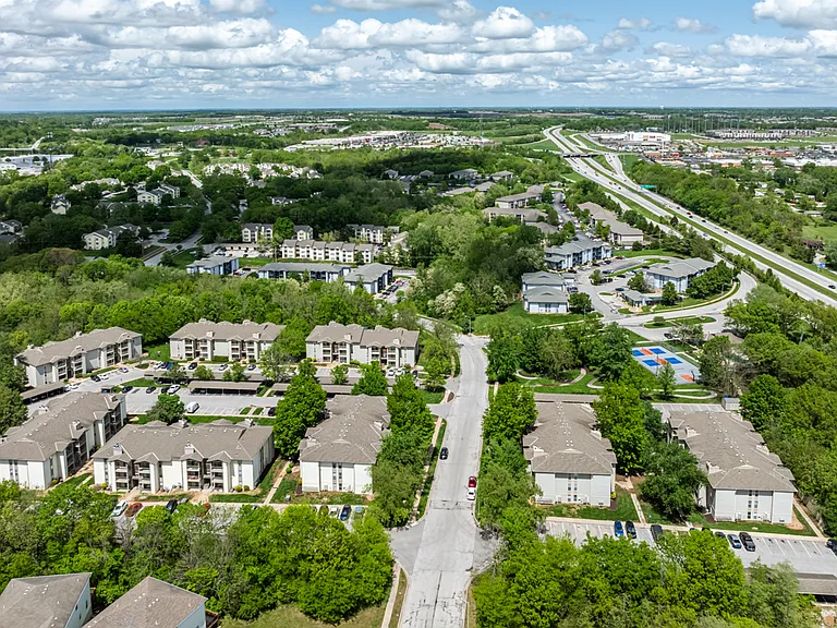 Falcon Point Apartments — Photo 15