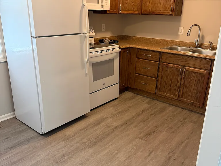 402 N Webster St #B — Photo 7