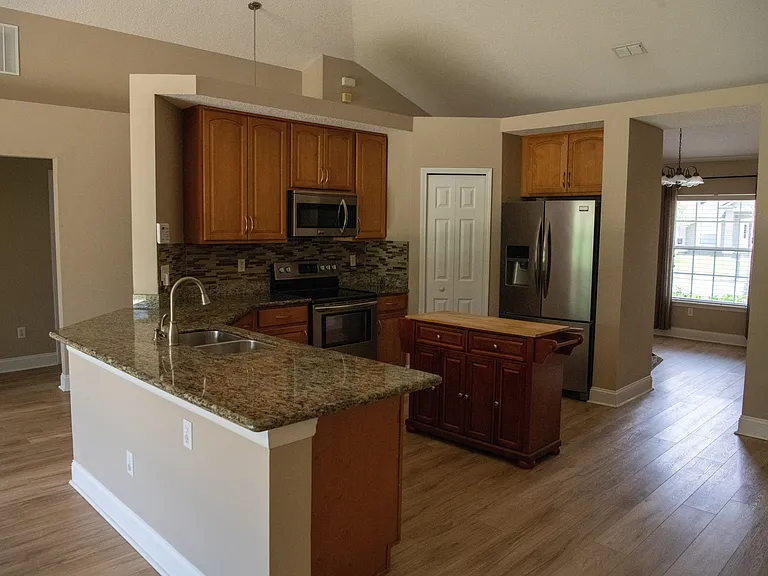 804 Esquire Ln — Photo 9