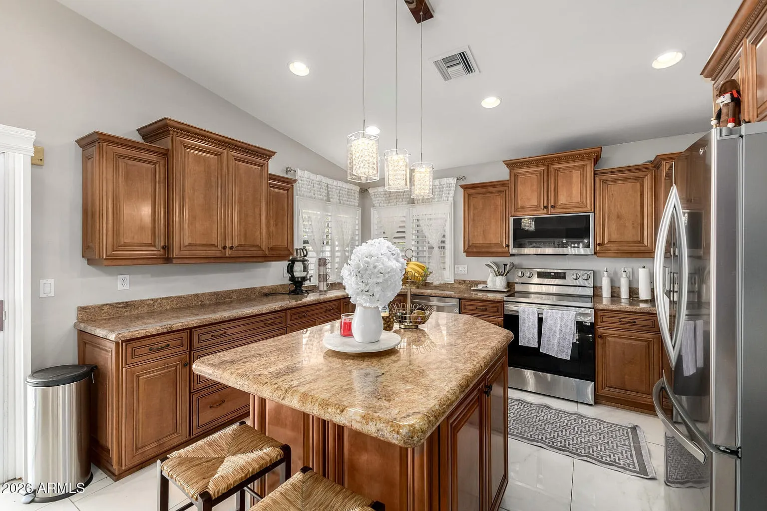 4 bed, 2719 sqft, $3,200 — Photo 4