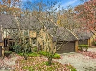 5 Timberlane Ct, Dearborn, MI 48126