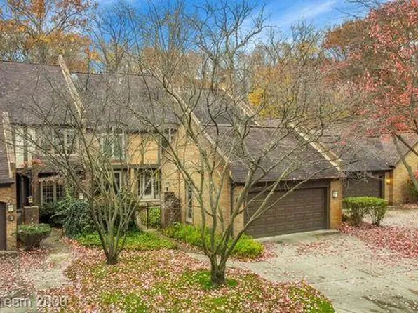 5 Timberlane Ct, Dearborn, MI 48126