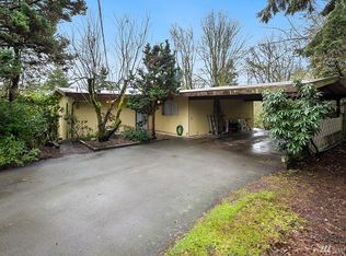 16900 33rd Ave NE, Lake Forest Park, WA 98155